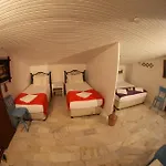 Готель Alacati Antik *