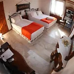 Готель Alacati Antik *